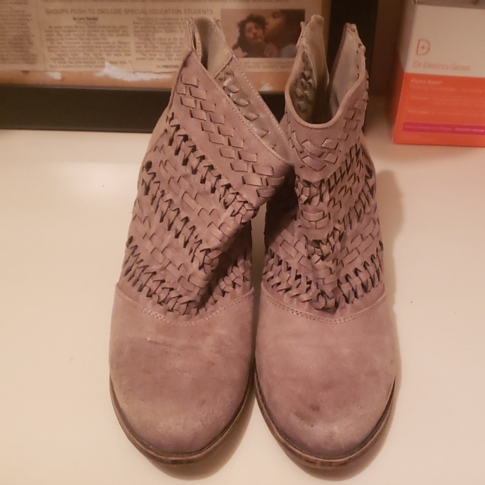 Fergalicious booties! Like new!